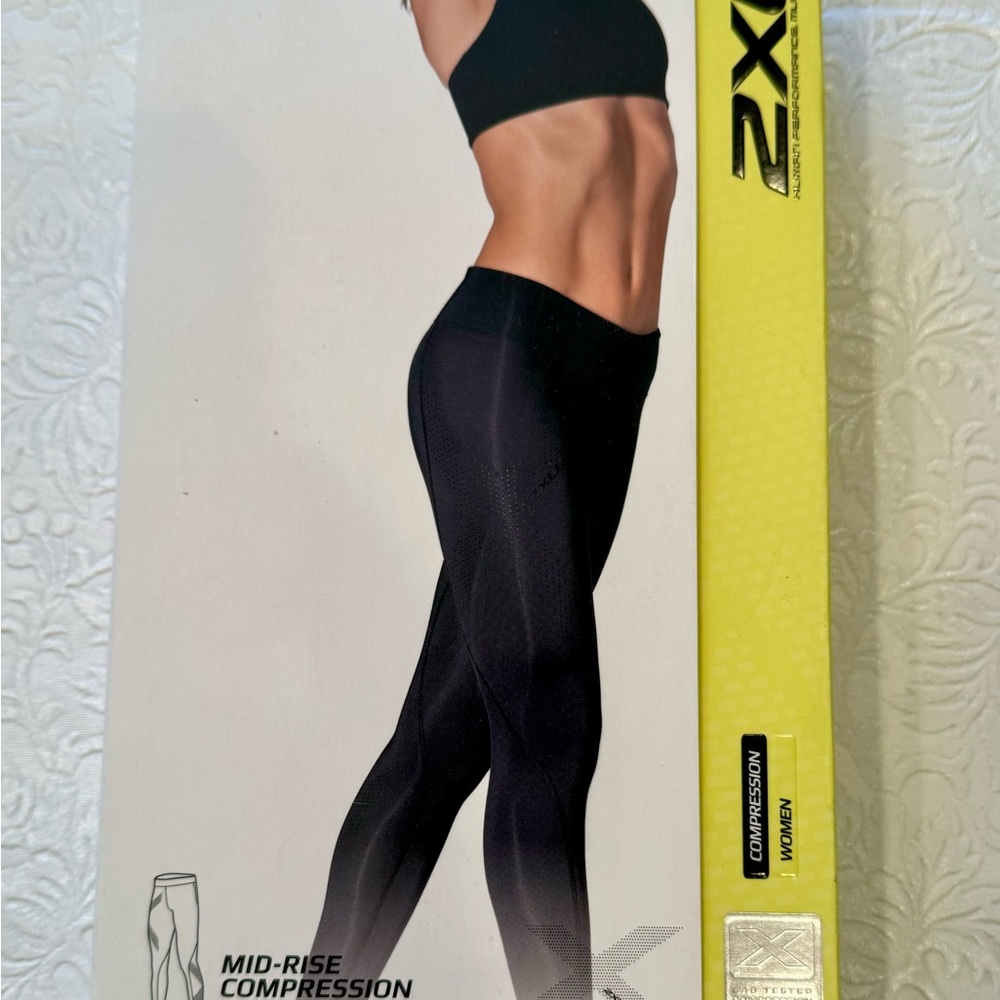 2XU Black Mid-Rise Compression Leggings